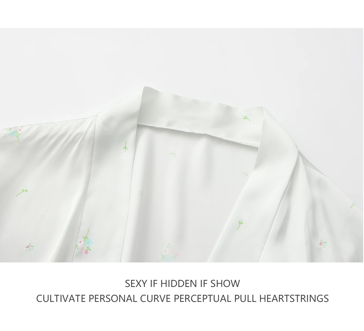 Robe collar detail