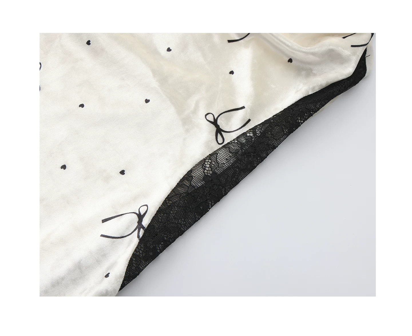 Lace hem detail