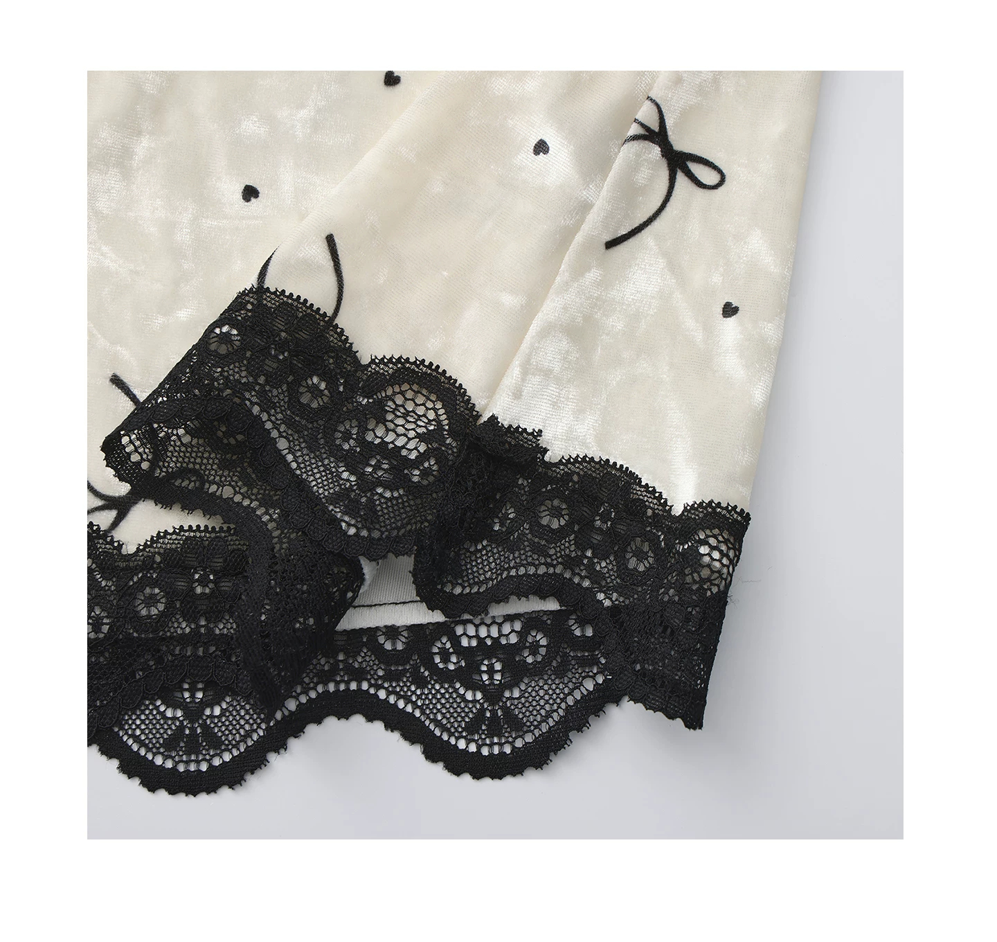 Lace hem detail