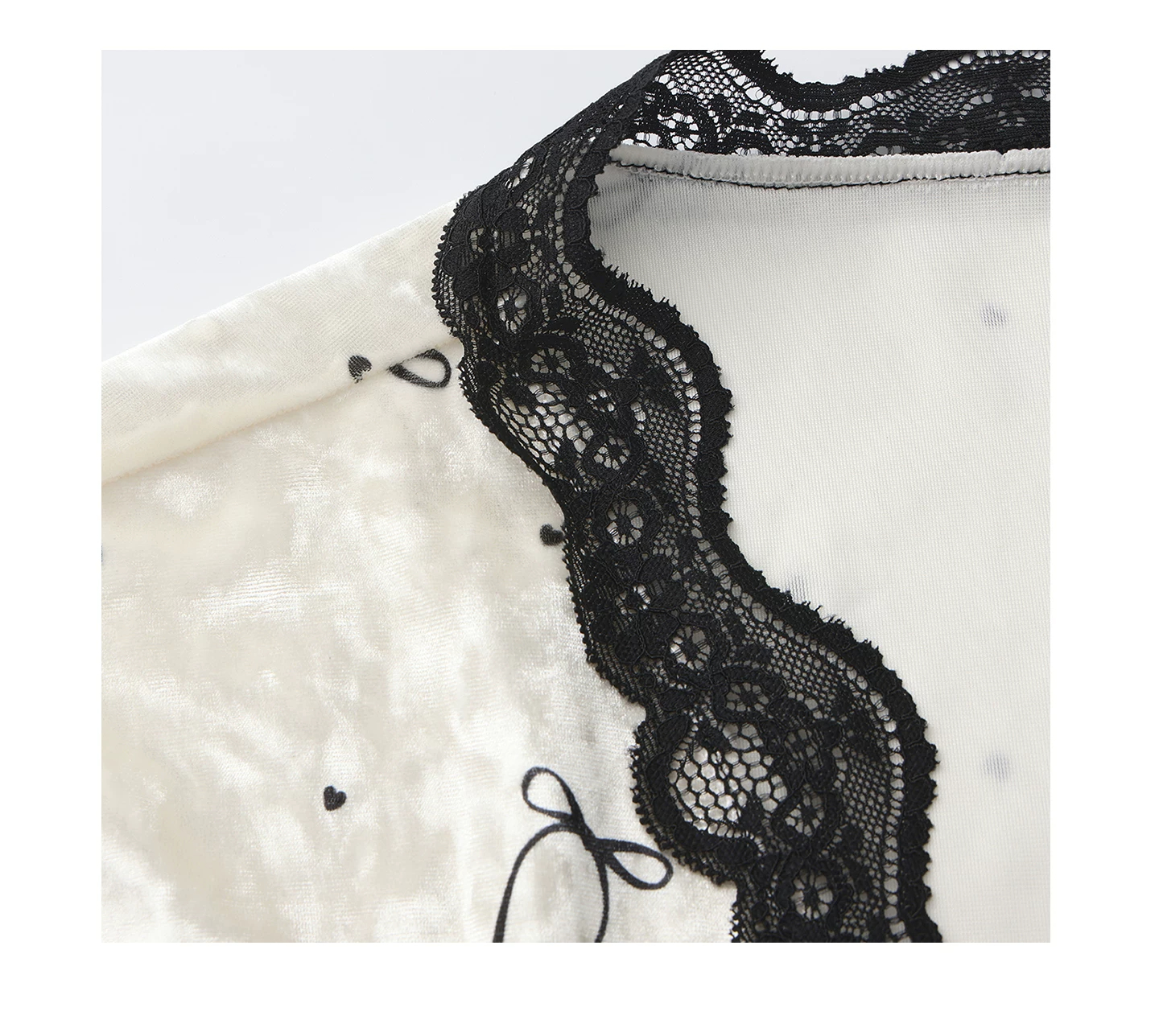 Robe lace trim detail