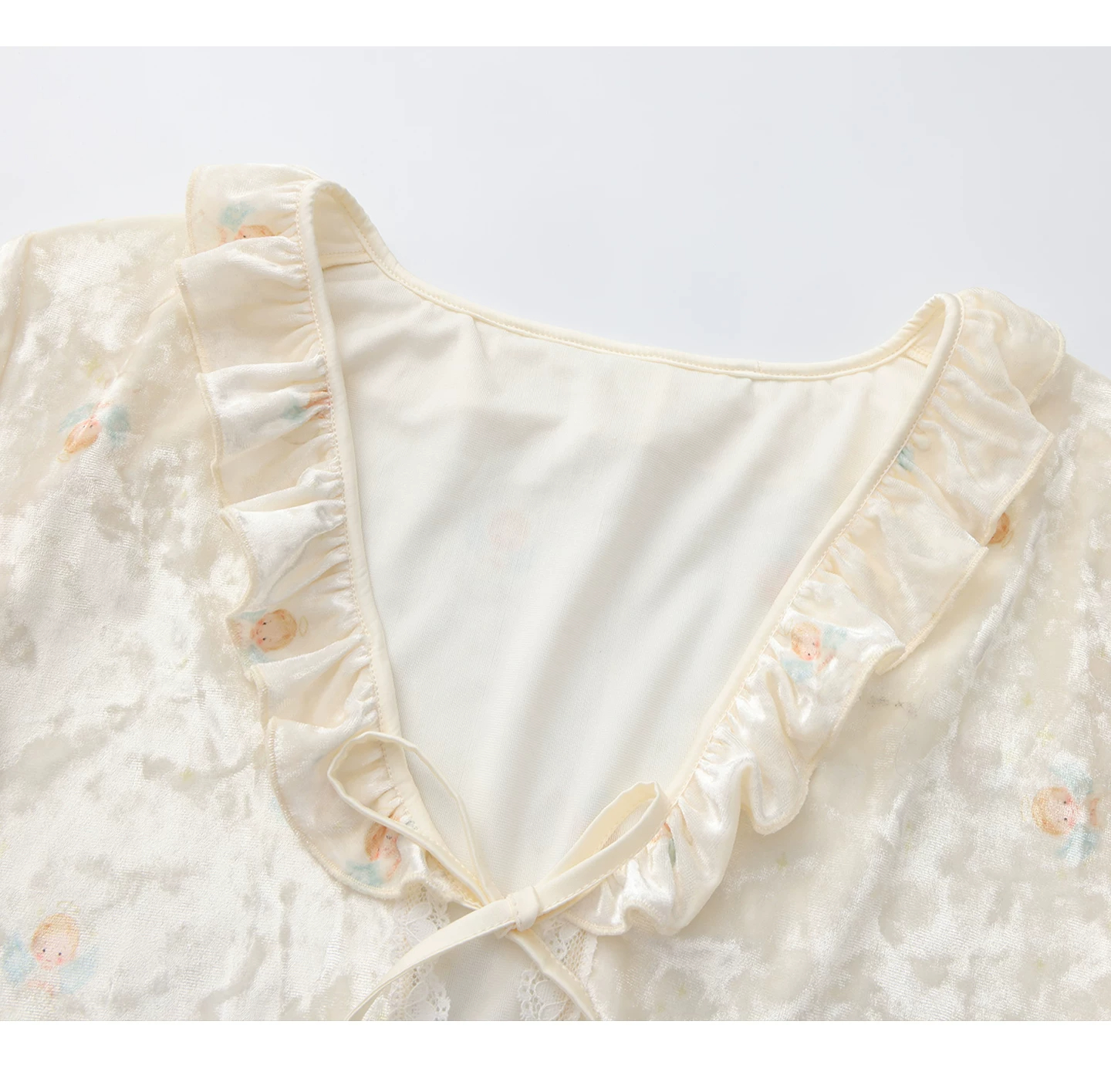 Robe collar and ruffle detail
